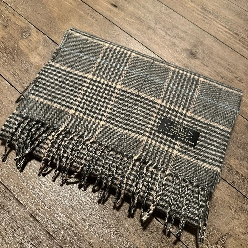 100% Cashmere Plaid Fringe Scarf in Gray and Tan - Picture 2 of 4